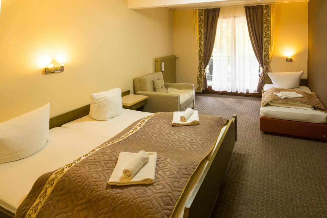 Kraehenbad Hotel Alpirsbach Bagian luar foto